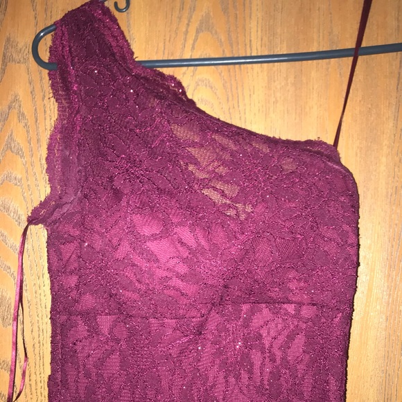 Long lace prom dress - Picture 3 of 5